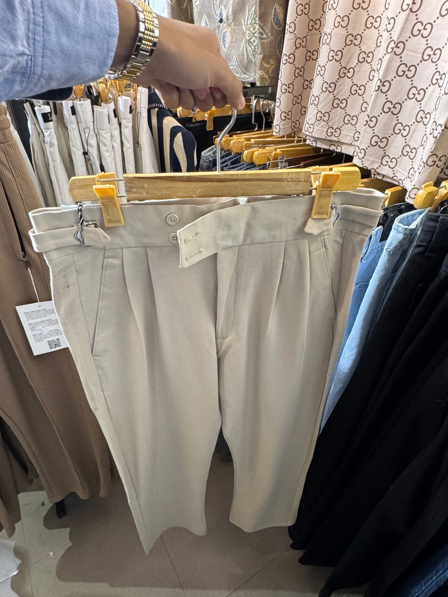 Beige colour Gurkha pent