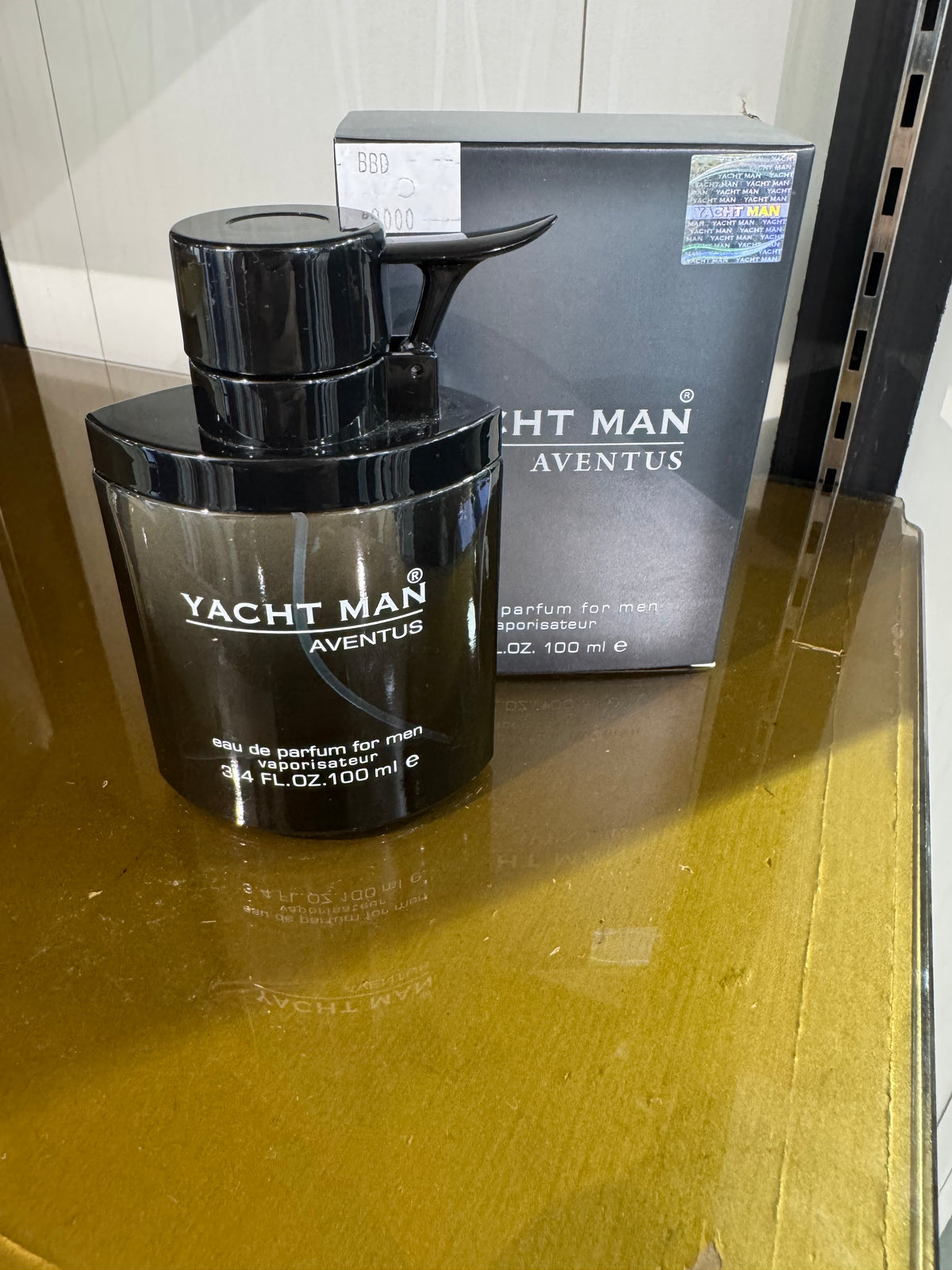 Yacht Man Aventus