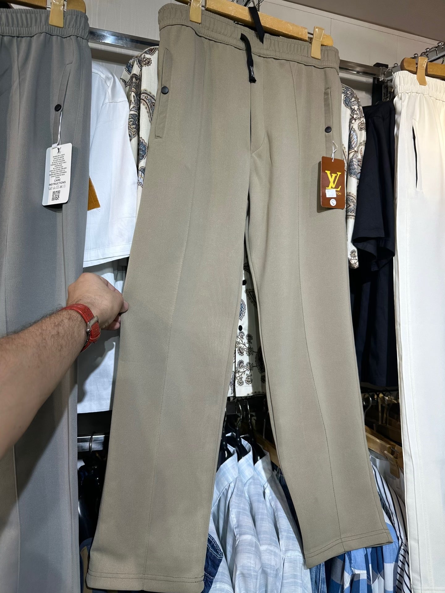•	Everyday Relaxed Trouser