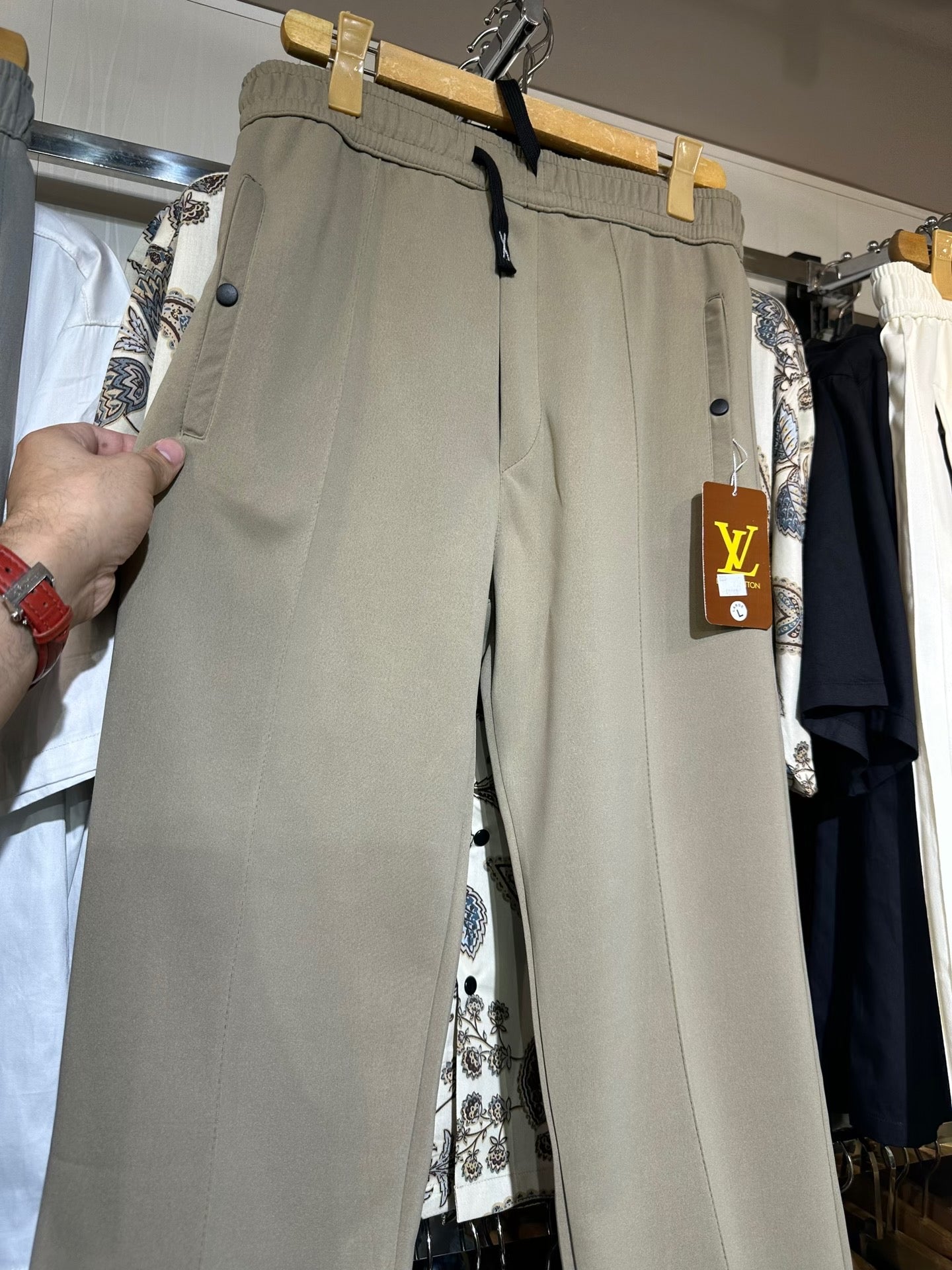 •	Everyday Relaxed Trouser