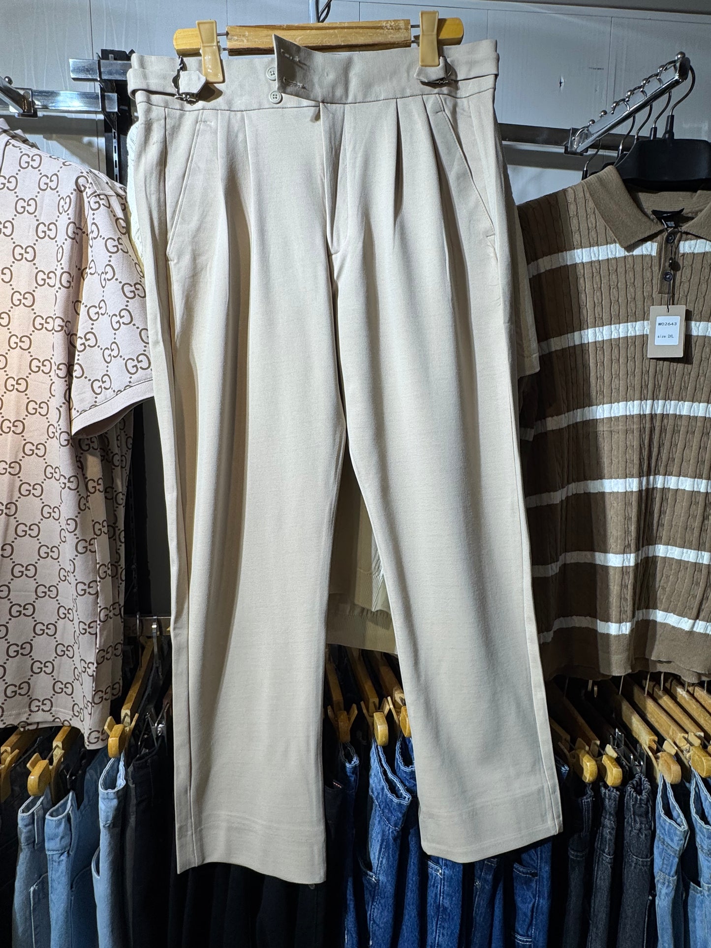 Beige colour Gurkha pent