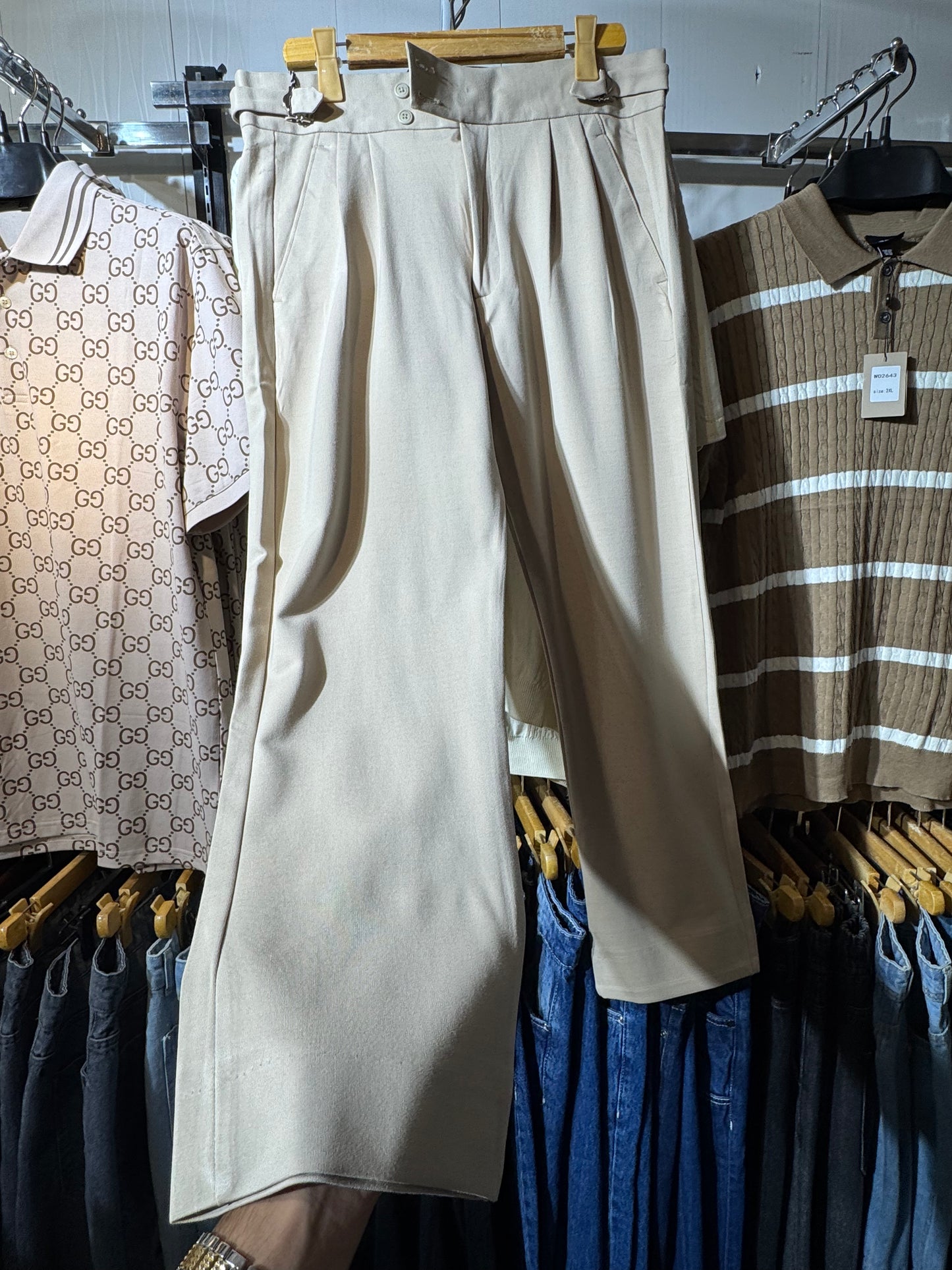 Beige colour Gurkha pent